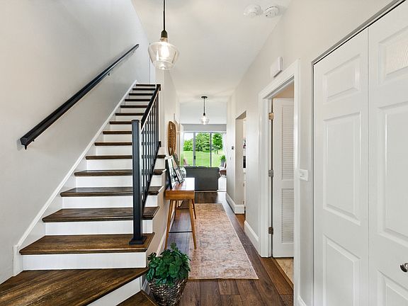3rd image of 1430 Golfview Dr