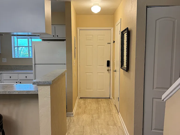 4411 SW 34th St #301 — Photo 8