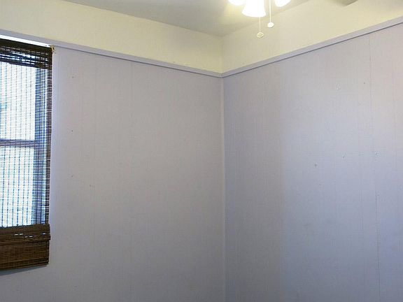 3rd image of 913 N Hoff Ave