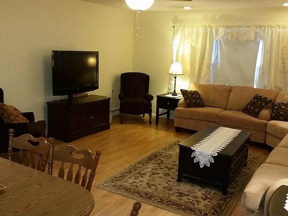 5th image of 182B Sterling Ct #100B
