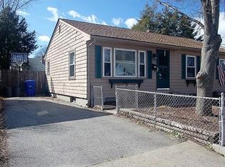 27 Mayfield St, Pawtucket, RI 02861