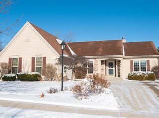 918 River Park Dr, Waukesha, WI 53189