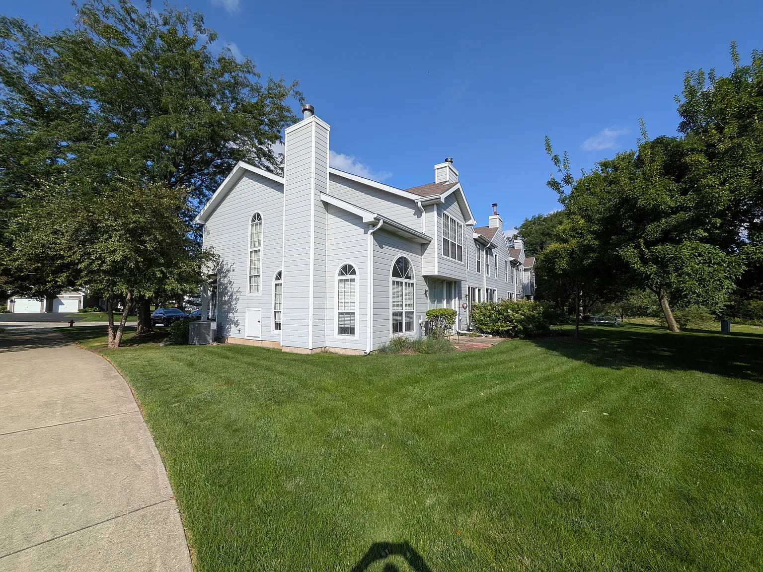 3 bed, 2.5 bath, 1400 sqft, $2,500 — Photo 2