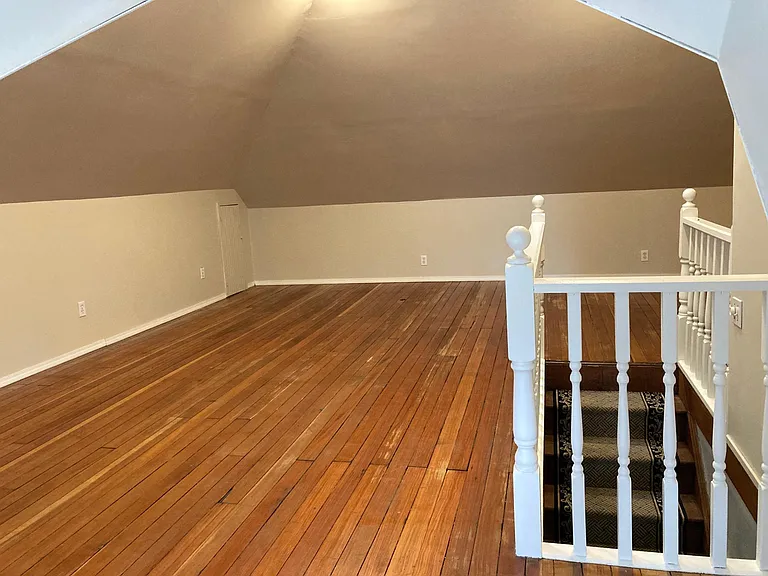 3rd floor bedroom (4)