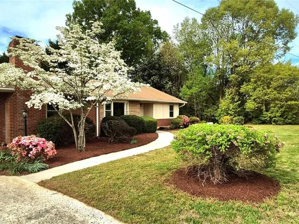 1735 Prince Edward Dr, Elon, NC 27244