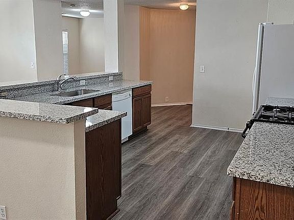 4th image of 14926 Sugarhollow Dr