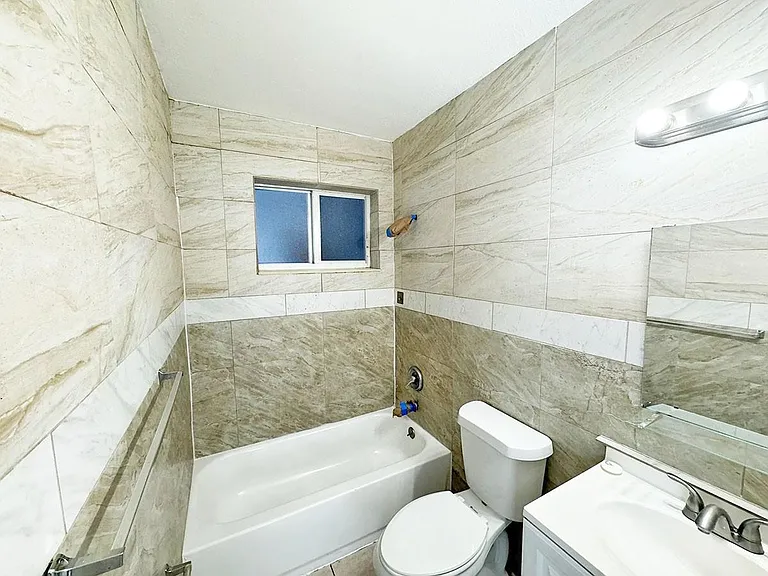 100 NW 30th Ave #1 — Photo 5
