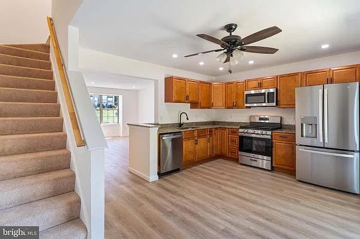 3 bed, 2.5 bath, 1582 sqft, $2,600 — Photo 3