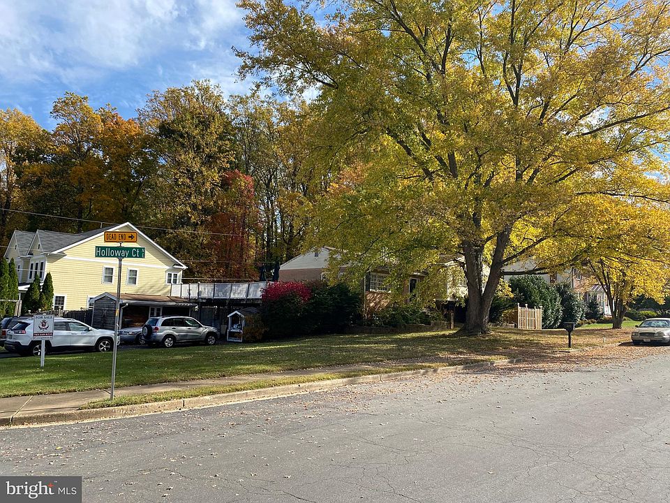 2nd image of 401 Holloway Ct NE