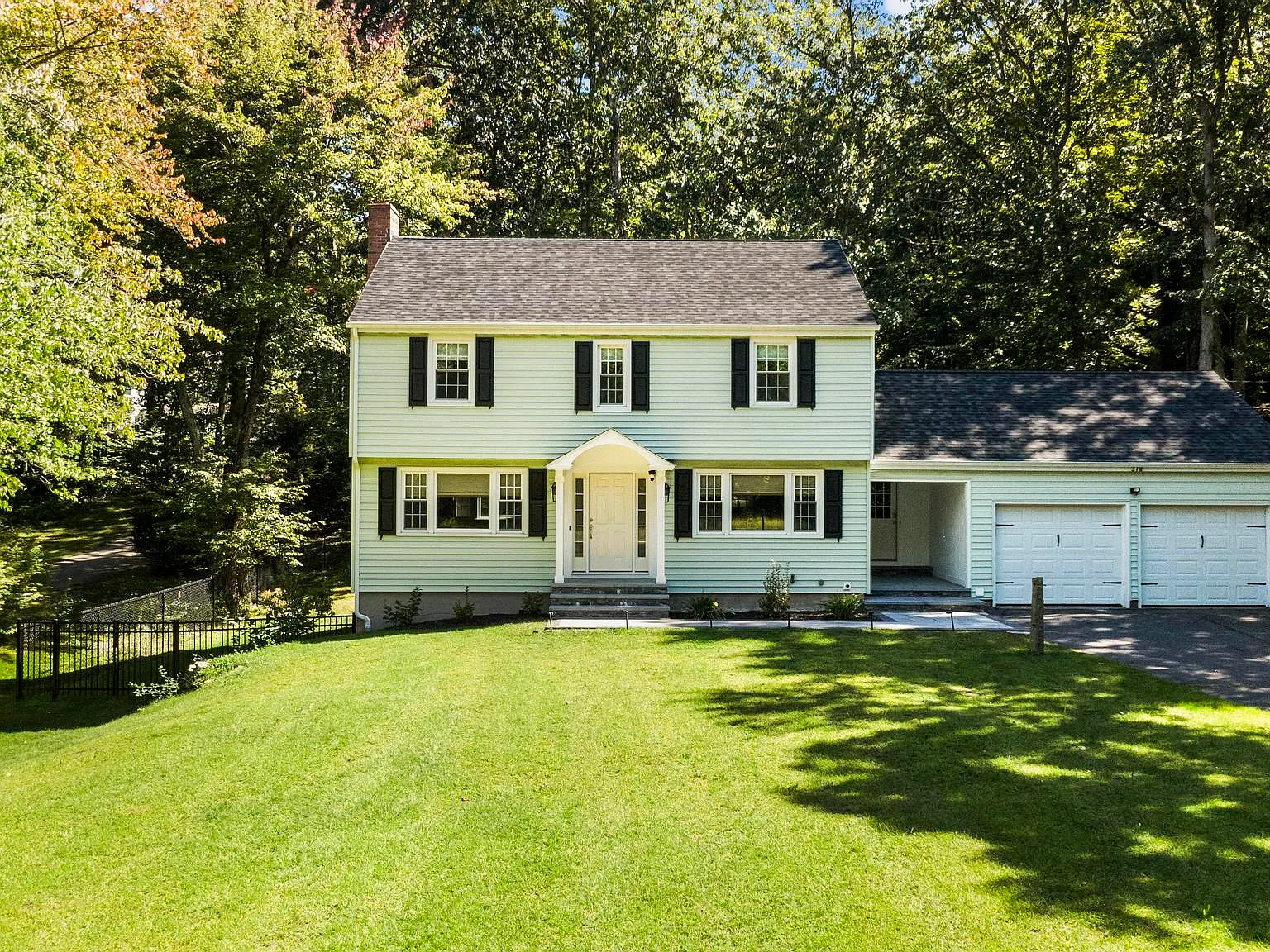 4 bed, 1.5 bath, 1893 sqft, $4,000 — Photo 2