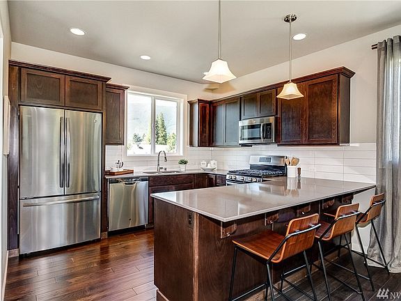 4th image of 643 NE 2nd St Lot 4