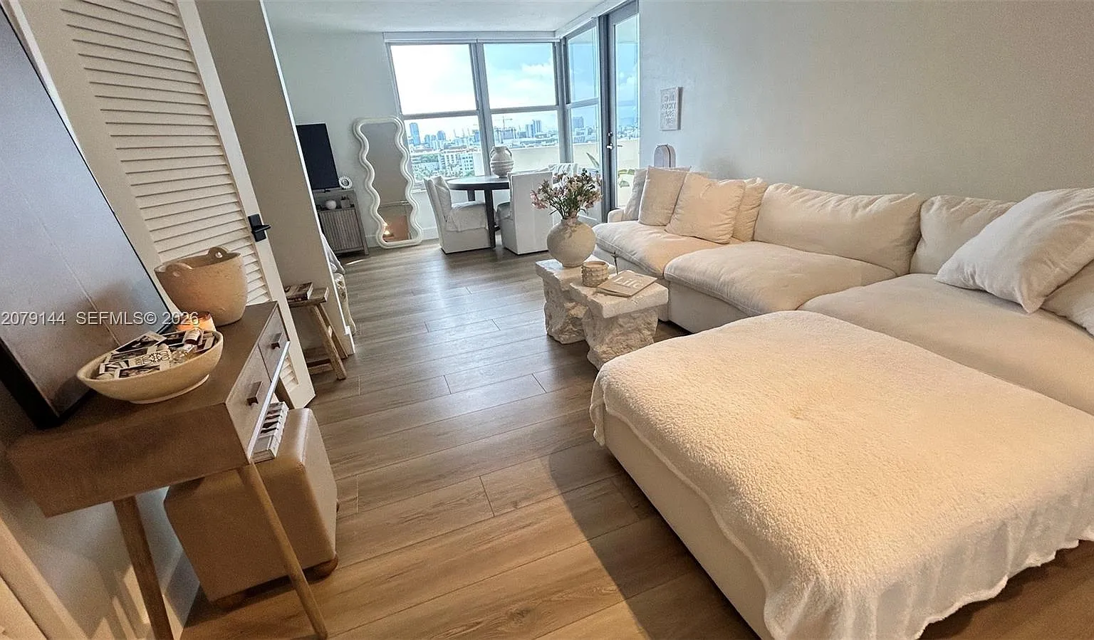 Triton Tower Condo — Photo 4
