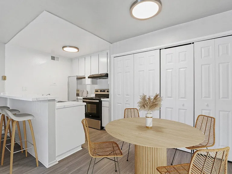 Parkwood Apartments — Photo 4