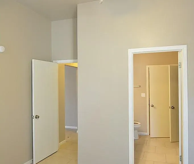 2717 Greenbriar Ct — Photo 11