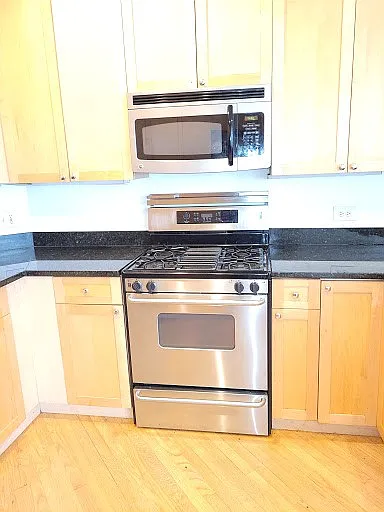 1216 N Lasalle St #2 — Photo 13