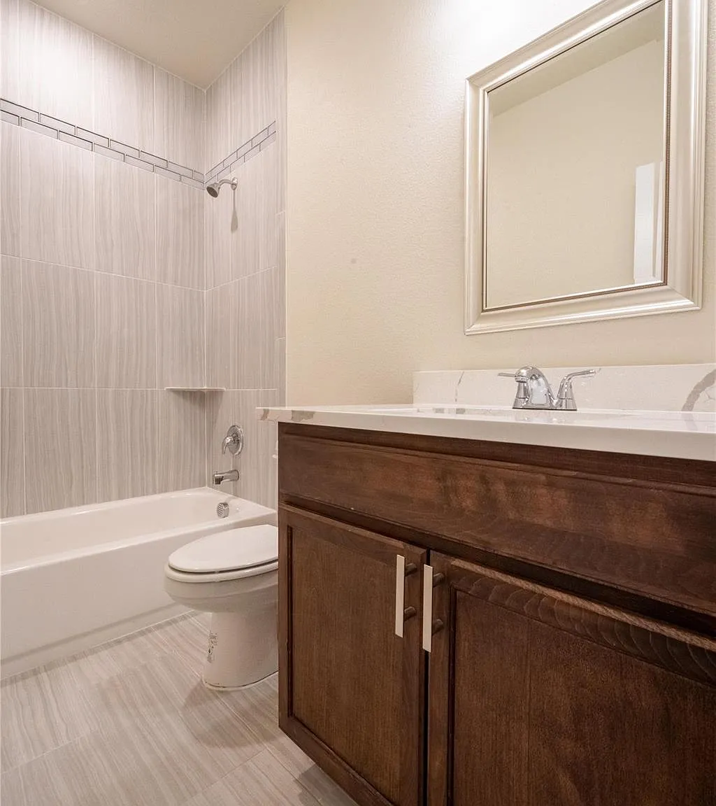 4 bed, 1393 sqft, $2,400 — Photo 2
