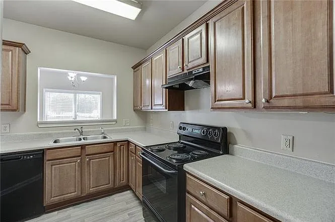 314 Oakland Hills Way — Photo 10