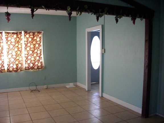4th image of 216 McFarland Dr