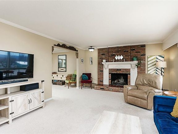 4th image of 1403 Teton Ave