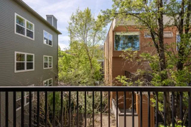 1441 SW Clay St #202 — Photo 9