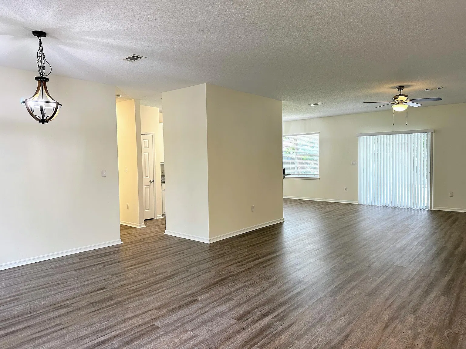3 bed, 1694 sqft, $3,200 — Photo 2