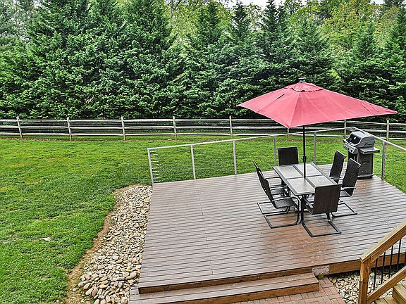 GREAT entertaining space!!!