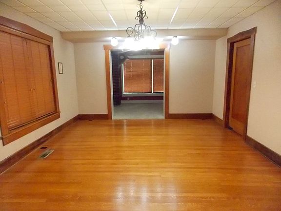 3rd image of 405 N Earl St