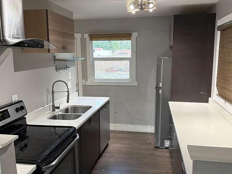 867 W Fayette Ave — Photo 1