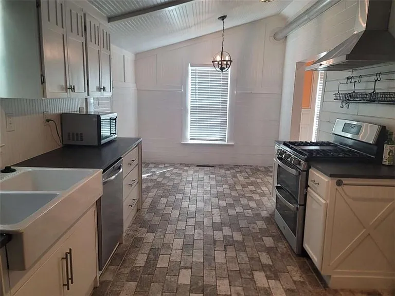 5246 W Mountain St — Photo 6