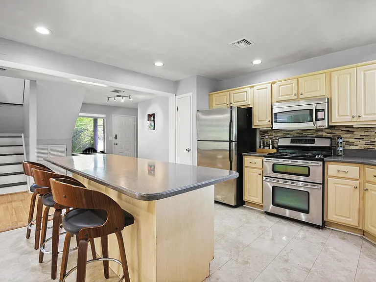 358 Loveland Rd — Photo 24