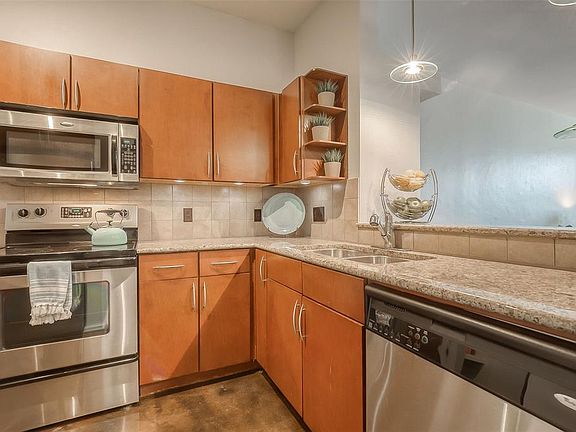 2nd image of 201 W Lancaster Ave Unit 123