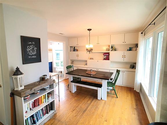 3rd image of 5105 Lovell Ave