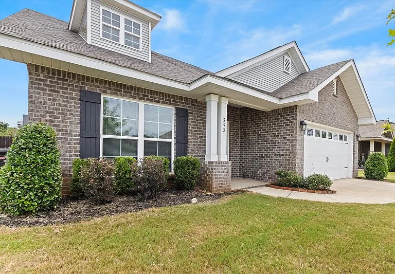 292 Abercorn Dr — Photo 2