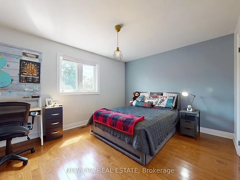 1031 Lake Dr N #UPPER — Photo 25