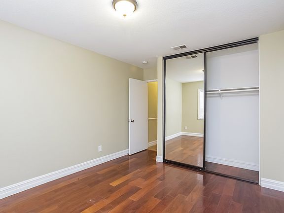 4th image of 906 W 59th St