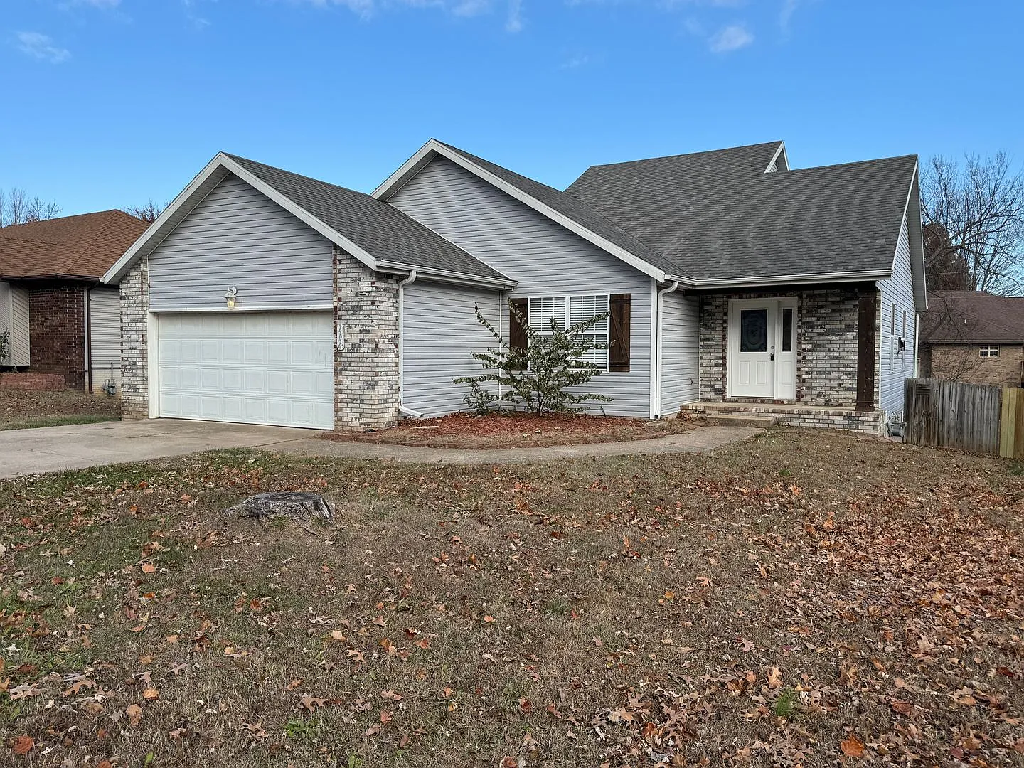 Beautiful 4 Bedroom Home in Nixa, MO — Photo 1
