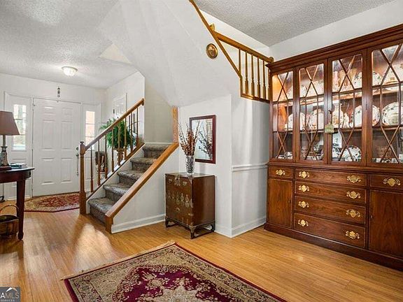 4th image of 6176 Wintergreen Rd