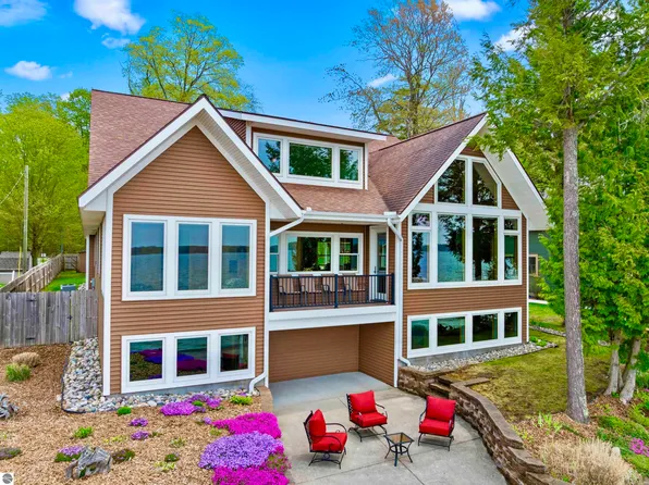 4805 E Shore Dr NE, Kalkaska, MI 49646