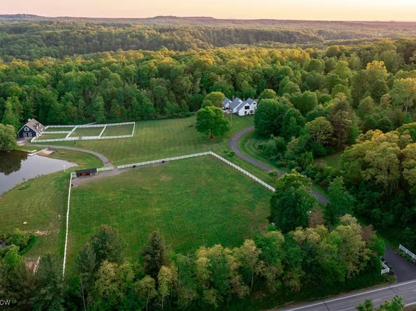 9050 Mentor Rd, Chardon, OH 44024