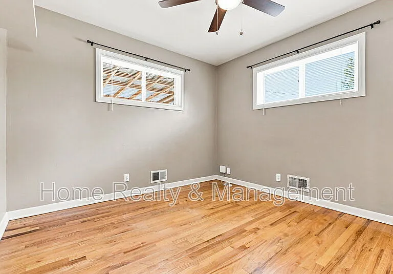 10807 Larry Dr — Photo 17