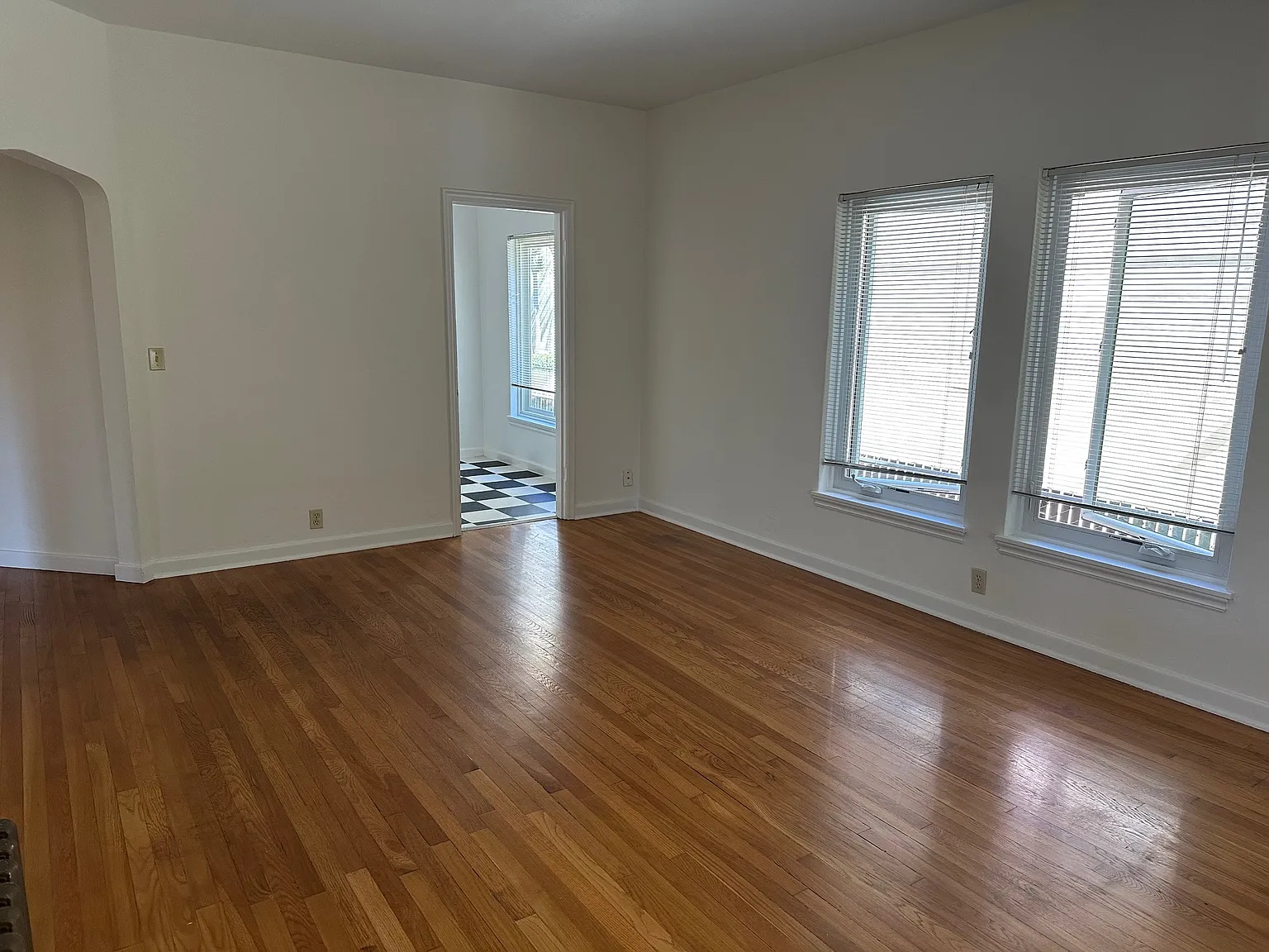 2 bed, 900 sqft, $3,250 — Photo 4