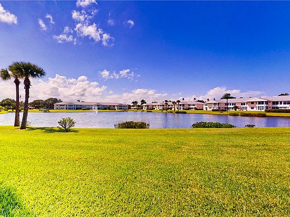 5th image of 402 Grove Isle Cir Unit 402