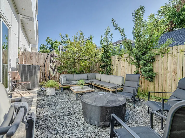 1543 Lawrence St — Photo 26