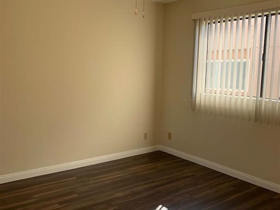 5th image of 515 E Elmwood Ave #110