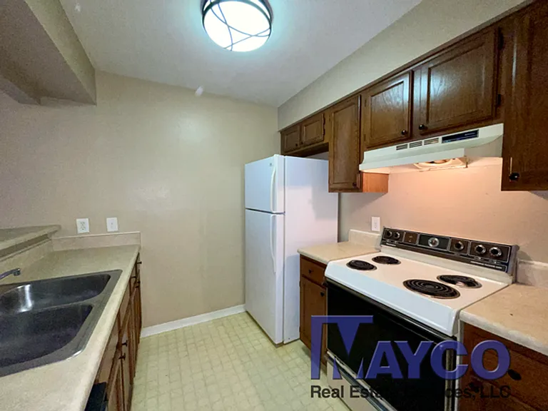 5705 E Texas St #88 — Photo 4