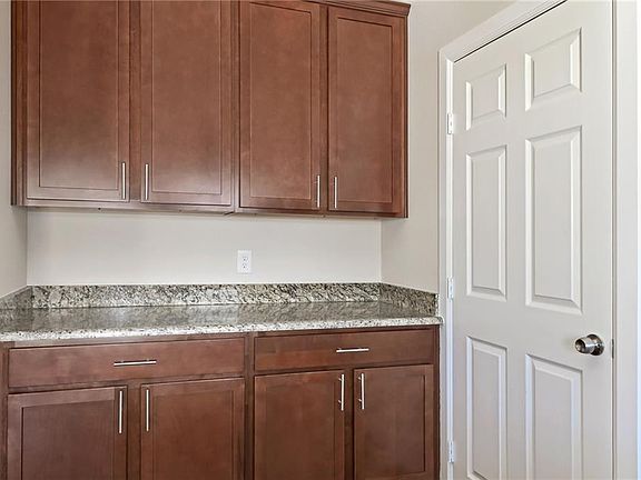 3rd image of 1624 Colonial Dr
