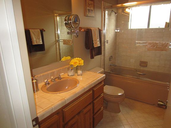 4th image of 2890 Norcrest Dr