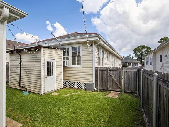2nd image of 800 Louque Pl
