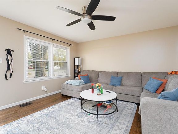 5th image of 134 Tennyson Dr