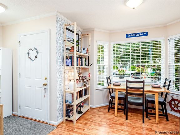 4th image of 102 Marshall Way APT A